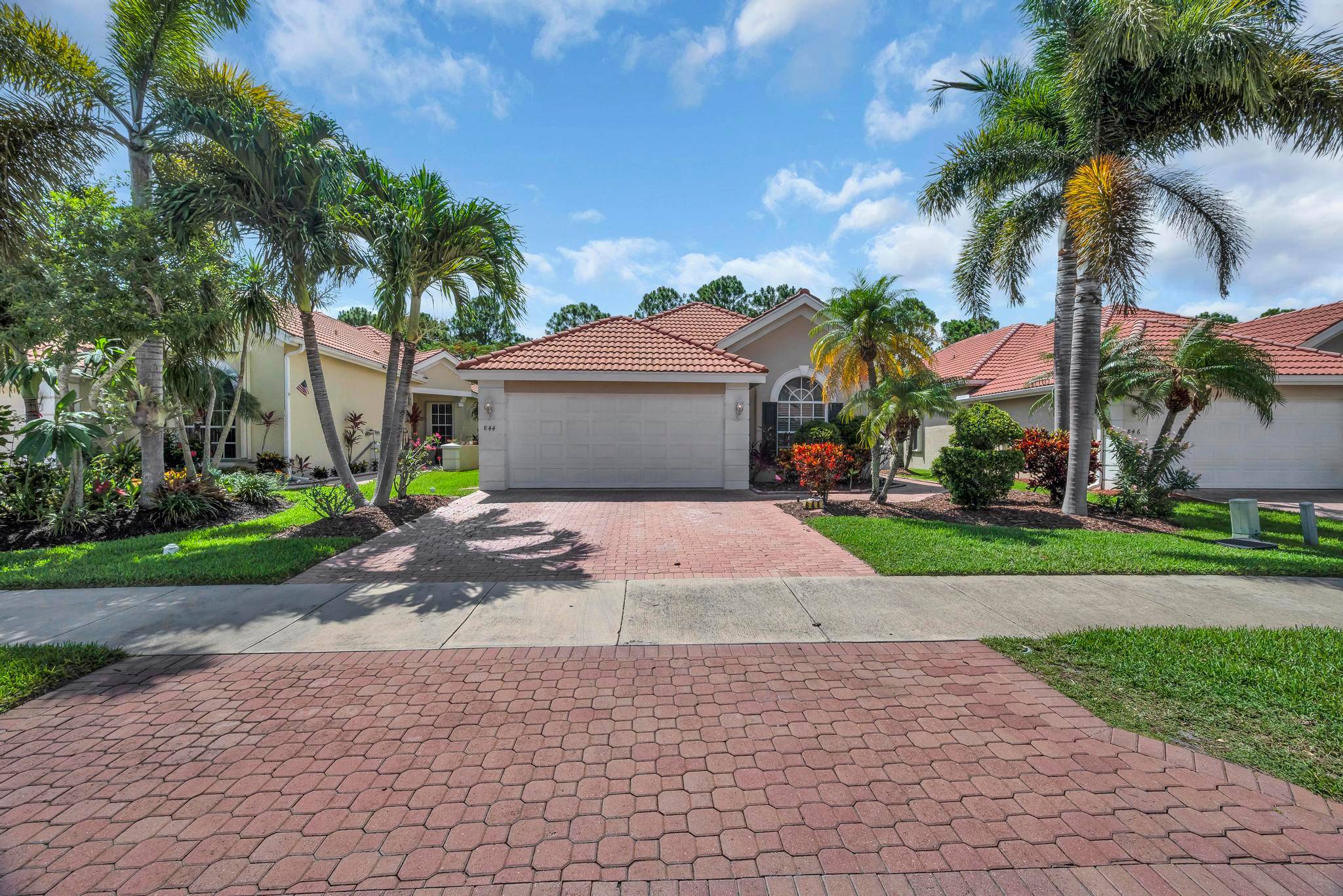 ''Beautiful 3 BedroomhHome with Serene Backyard Step into your dream home this 3 bedroom, 2 bathroom, This house is designed with the chef in mind, Large Kitchen with gas commercial ...