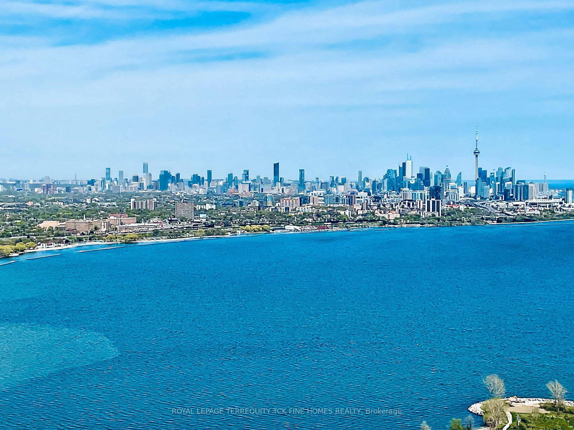Eau Du Soleil ! Beautiful, South Facing One Bedroom Den With Parking, Locker amp ; Balcony Approx.