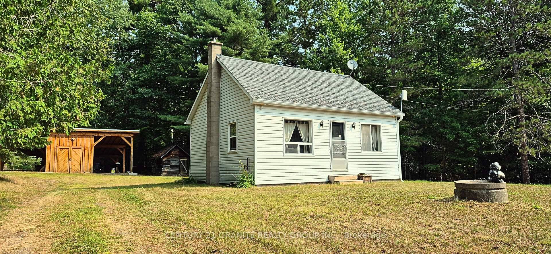 Welcome to your perfect starter home or down sizing, ideally situated on a generous.
