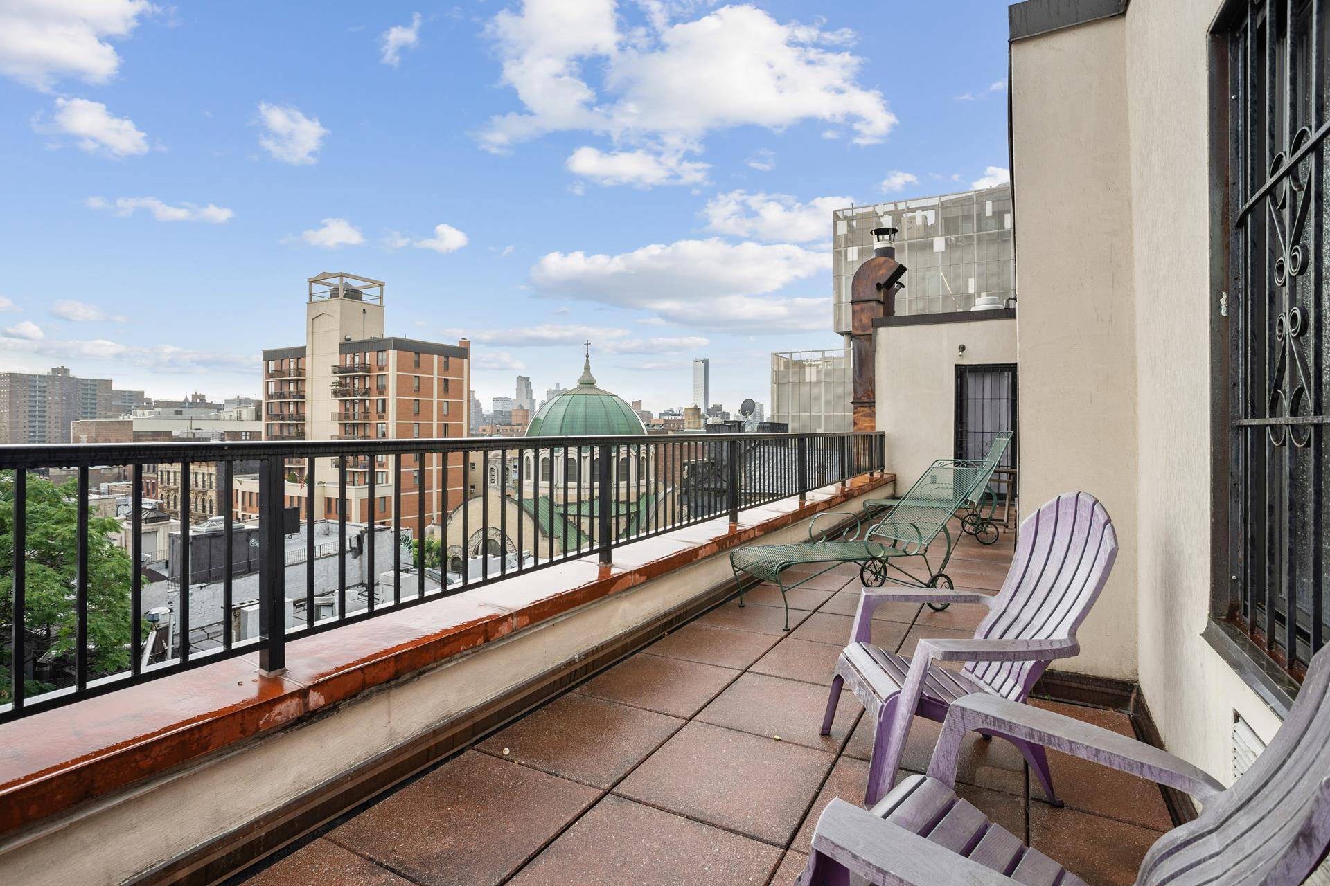 Sunny One Bedroom Duplex with Terrace.