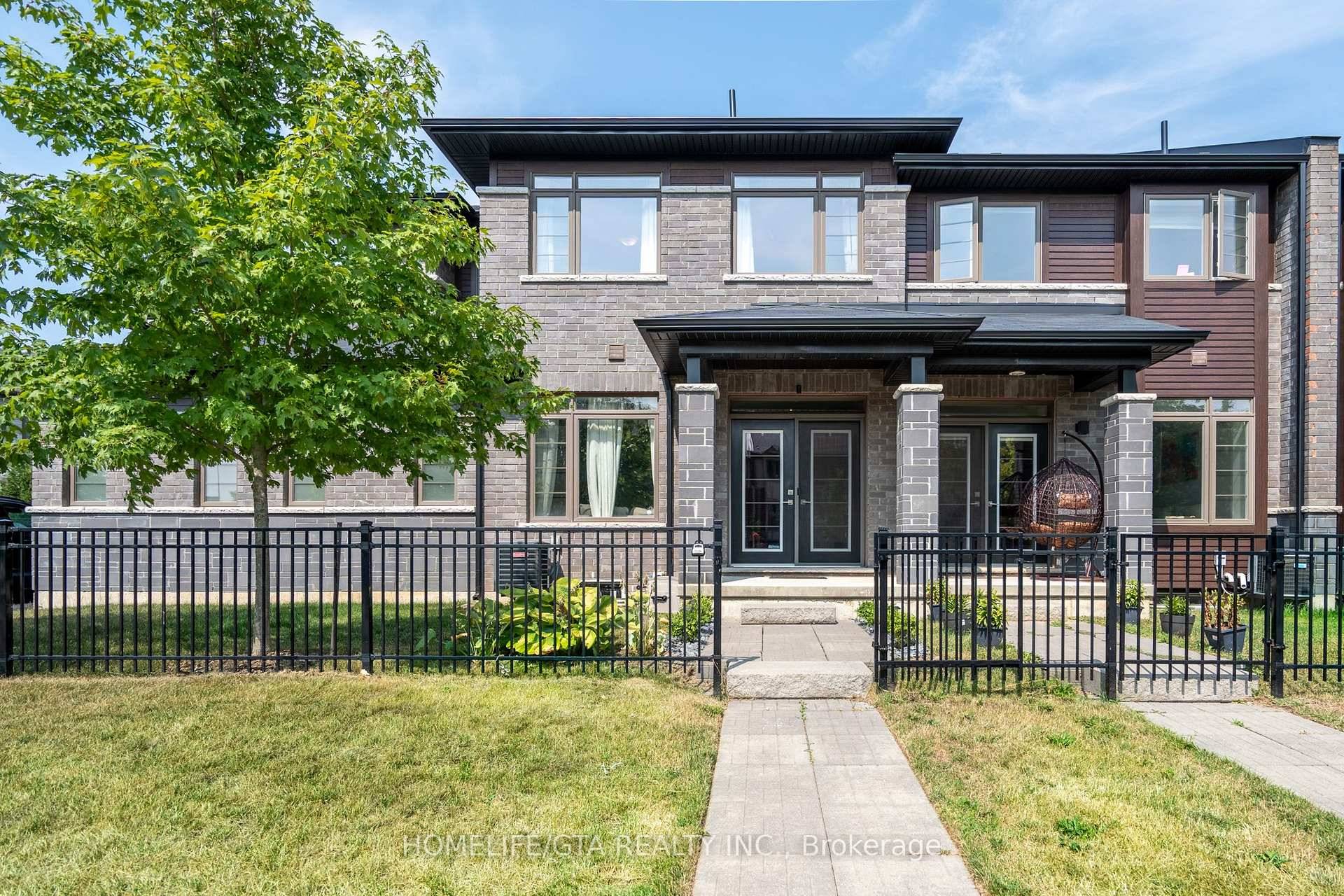 Stunning Modern Townhome In Sought After Ancaster Glen.
