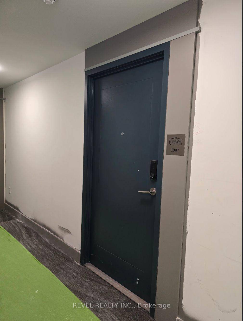Brand New Luxury Condo 1 Bedroom Den.