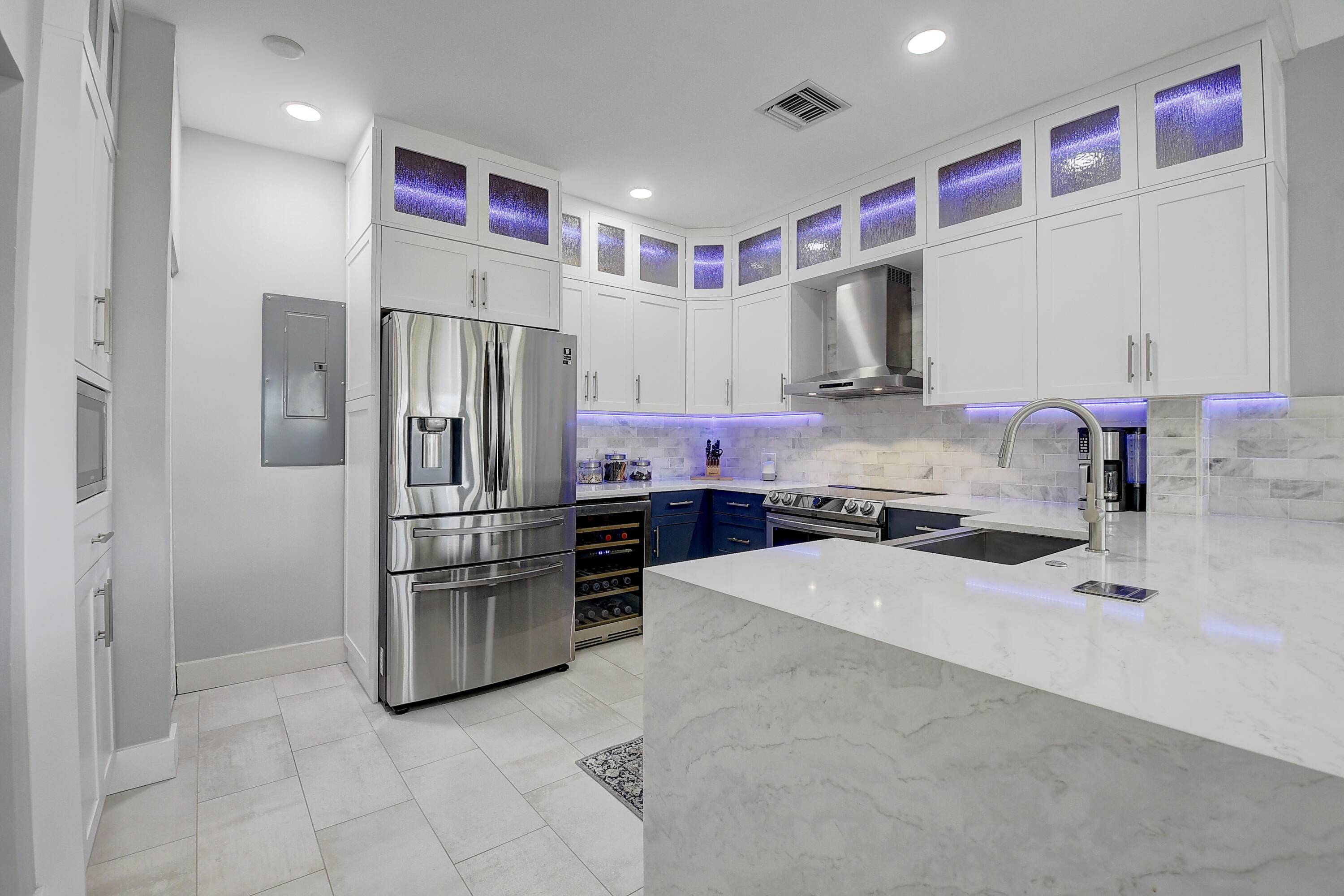 Sabal Lake totally renovated 2nd floor 1 bedroom, 1.