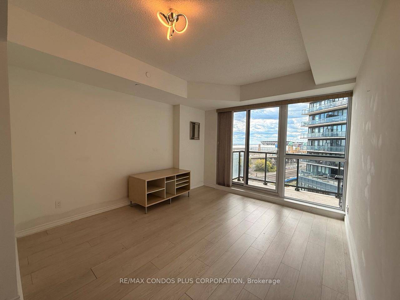 Welcome to this bright and partially furnished optional 1 bedroom suite in the heart of Liberty Village at one of Toronto's most vibrant and self contained communities.