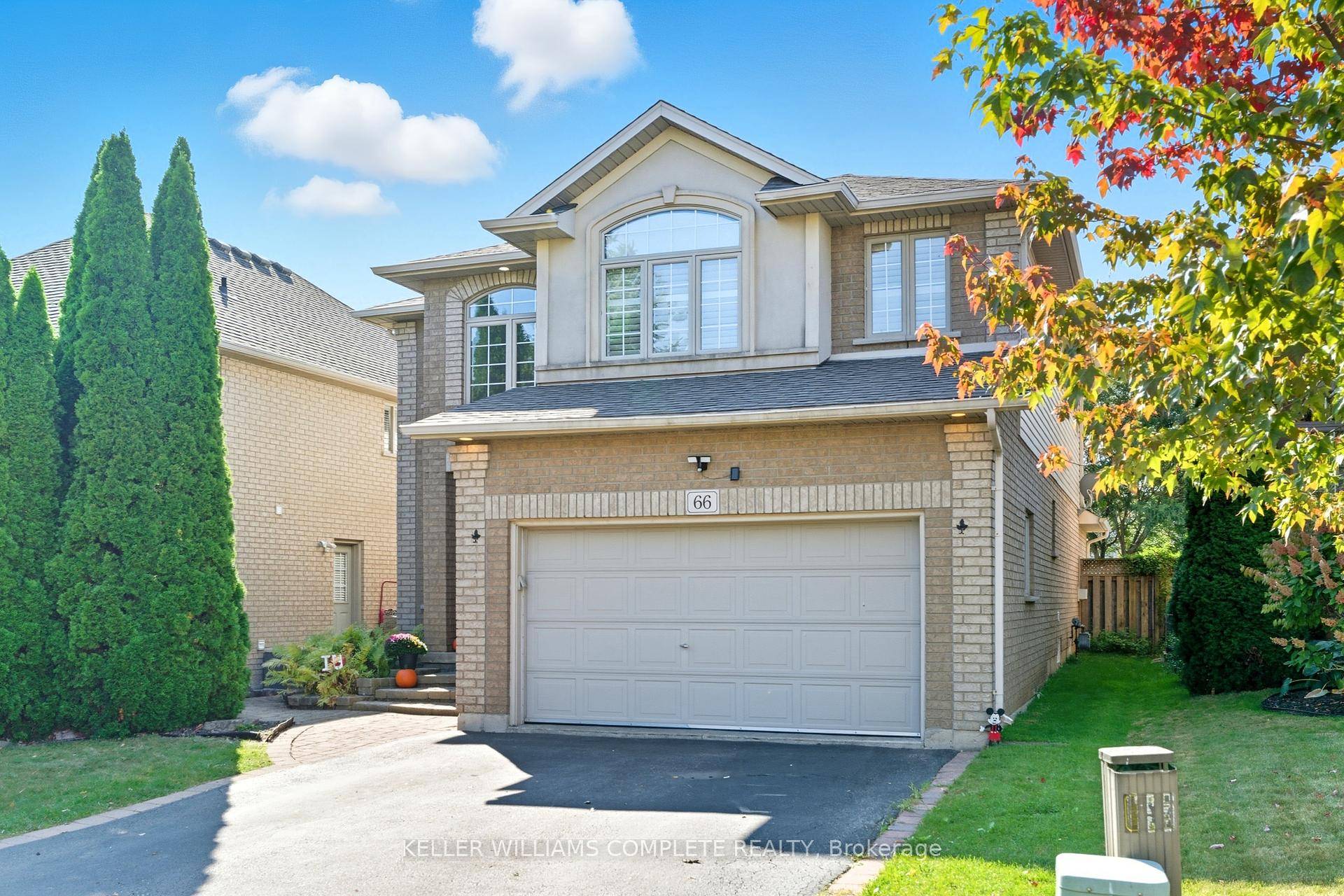 Welcome to this stunning 2 storey home located in the highly sought after Meadowlands community of Ancaster.
