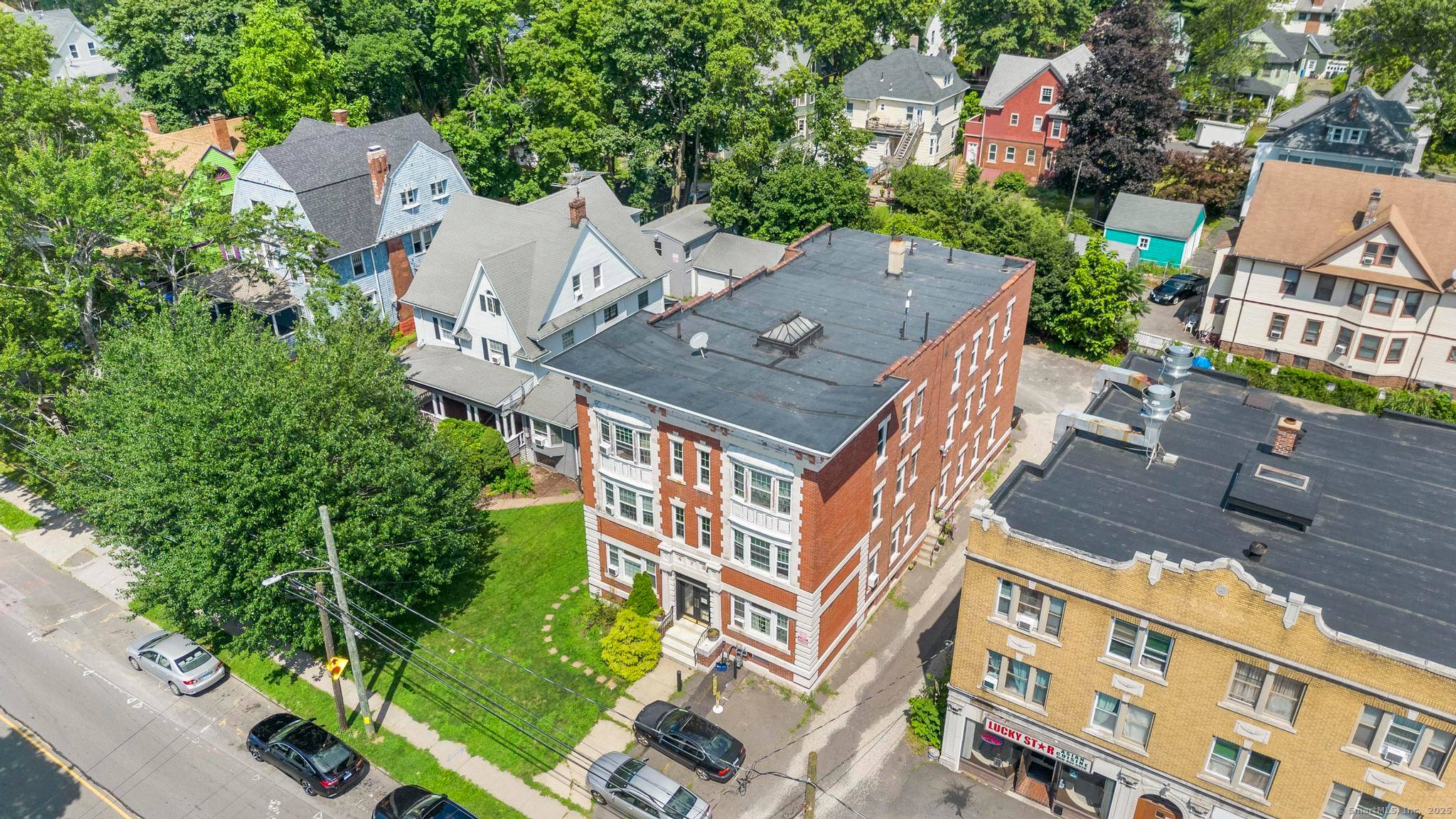 High Yield Multi Unit Investment on the West Hartford Line Exceptional opportunity to acquire a well maintained 12 unit brick building on 478 Prospect Ave.