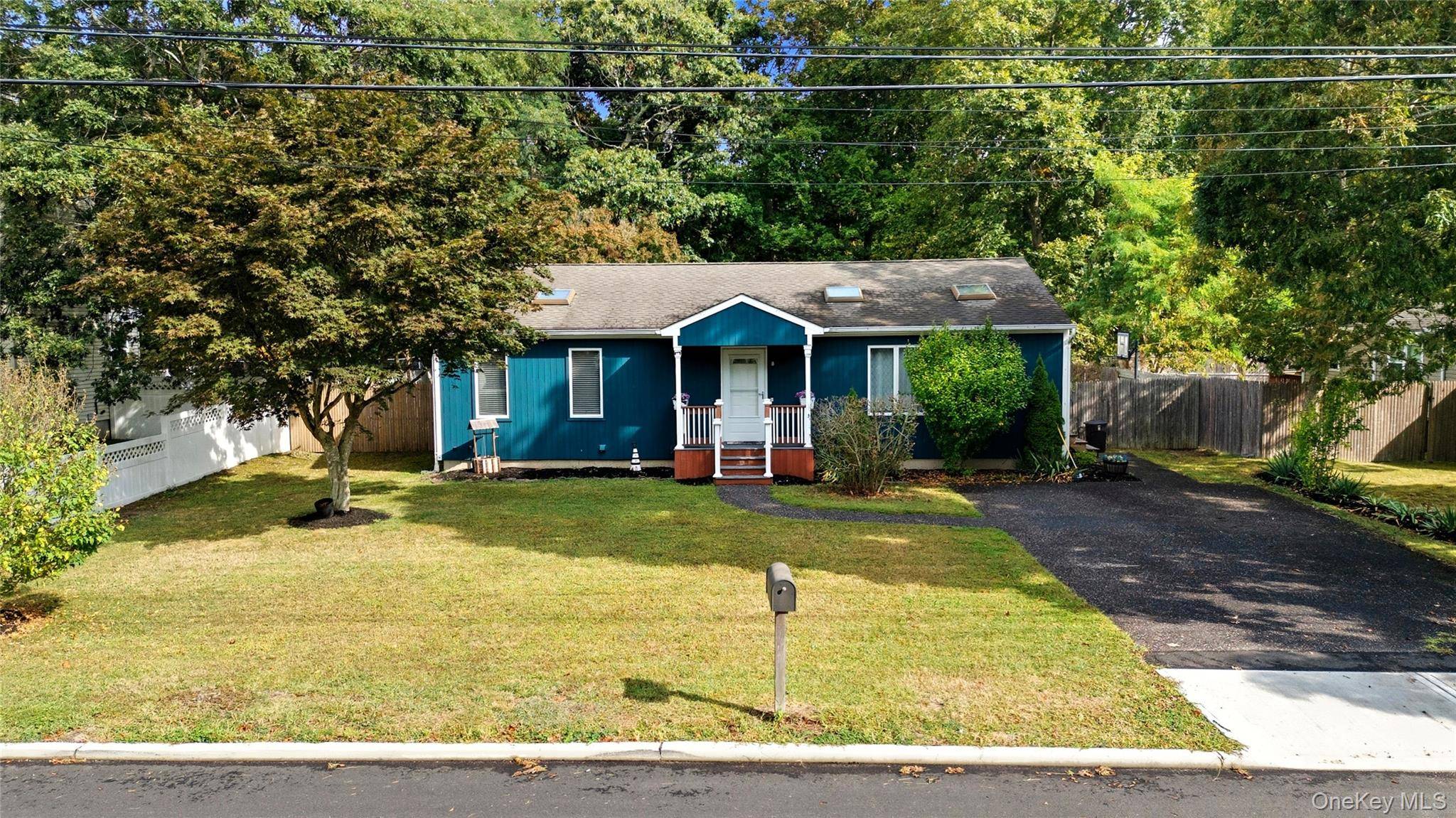 Well maintained move in ready ranch with large eat in Kitchen, spacious living room, three bedrooms, large full bath and full unfinished basement with unlimited possibilities !