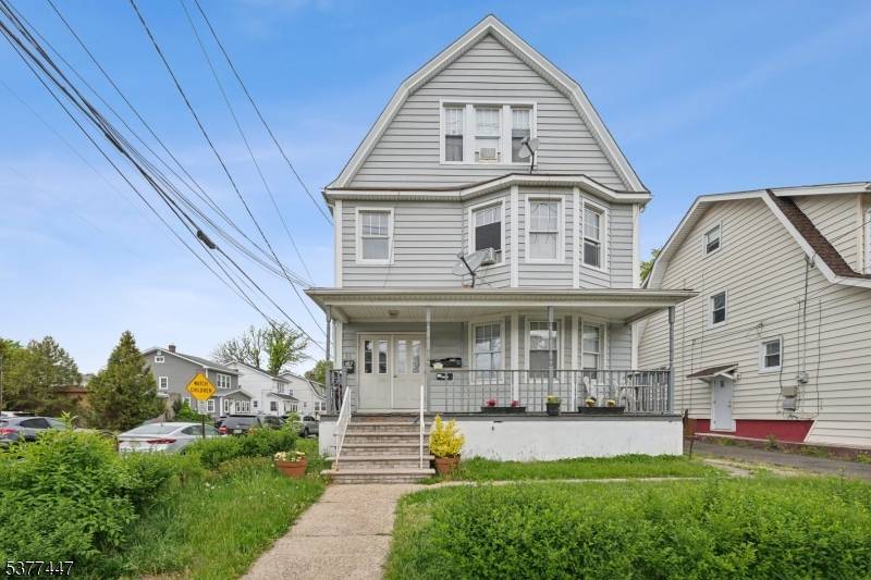 Large 3 family in desirable Bloomfield.