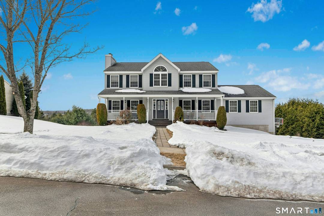 Welcome to this stunning 4 bedroom, 2.