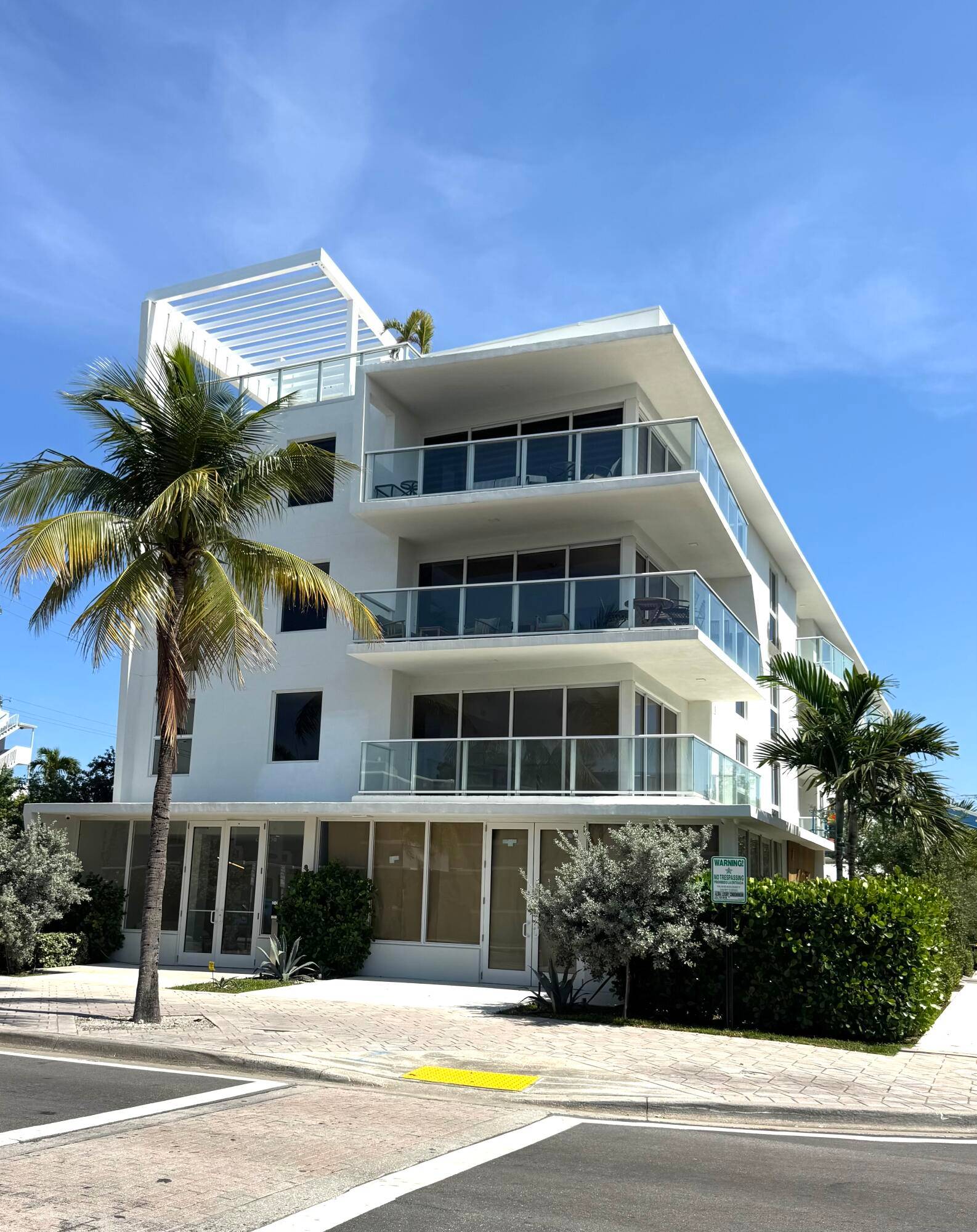 IMMACULATE 2 BEDROOM, 2 BATH, LOCATION LOCATION LOCATION, A MUST SEE.