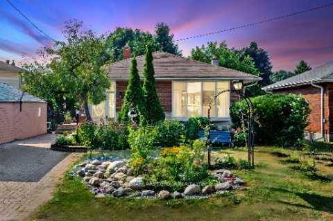 This move in ready 2 1 bedroom, 2 bath all brick home is perfectly located close to downtown Whitby, the 401, GO Transit, parks, and the Whitby waterfront walking trails.