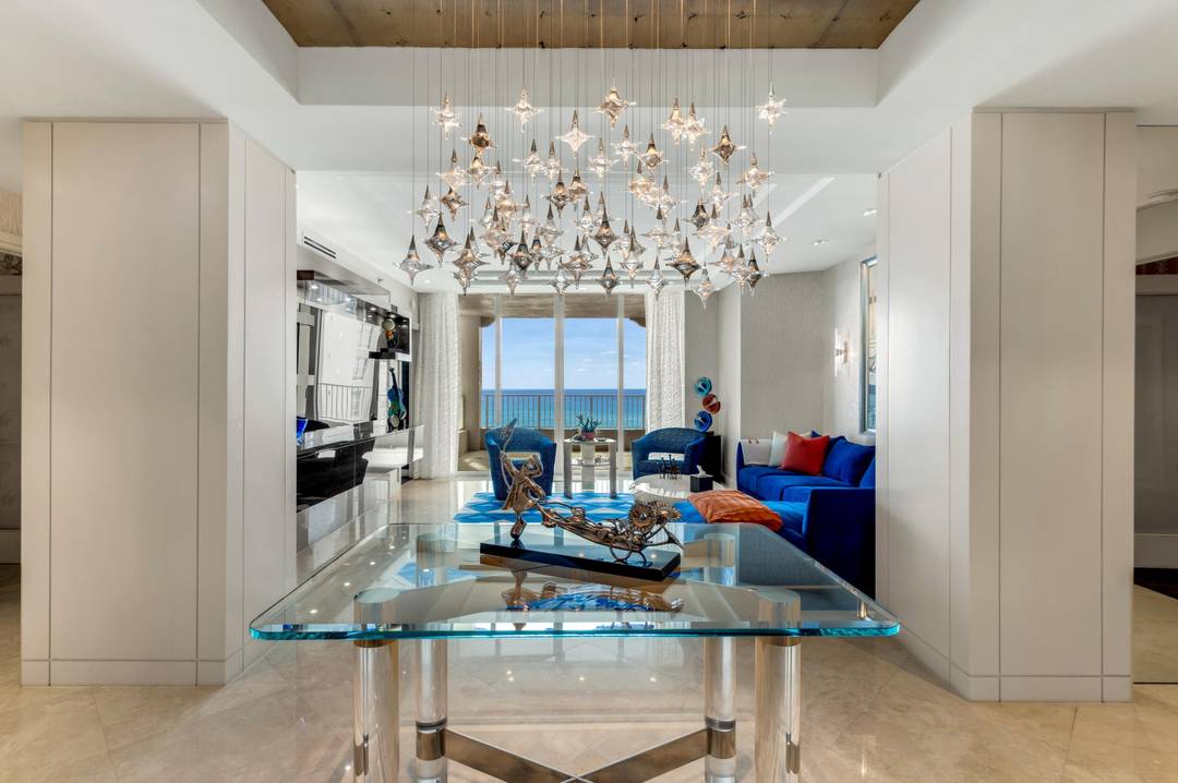 STUNNING 3 BEDROOM 3 BATHROOM AREZZO MODEL WITH COVETED GARAGE PARKING FOR 2 CARS AND AWE INSPIRING VIEWS !