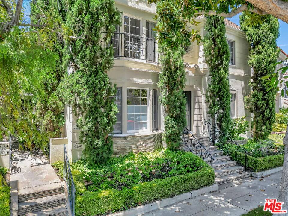 361 1/2 S Doheny Dr 2BR Beverly Grove La