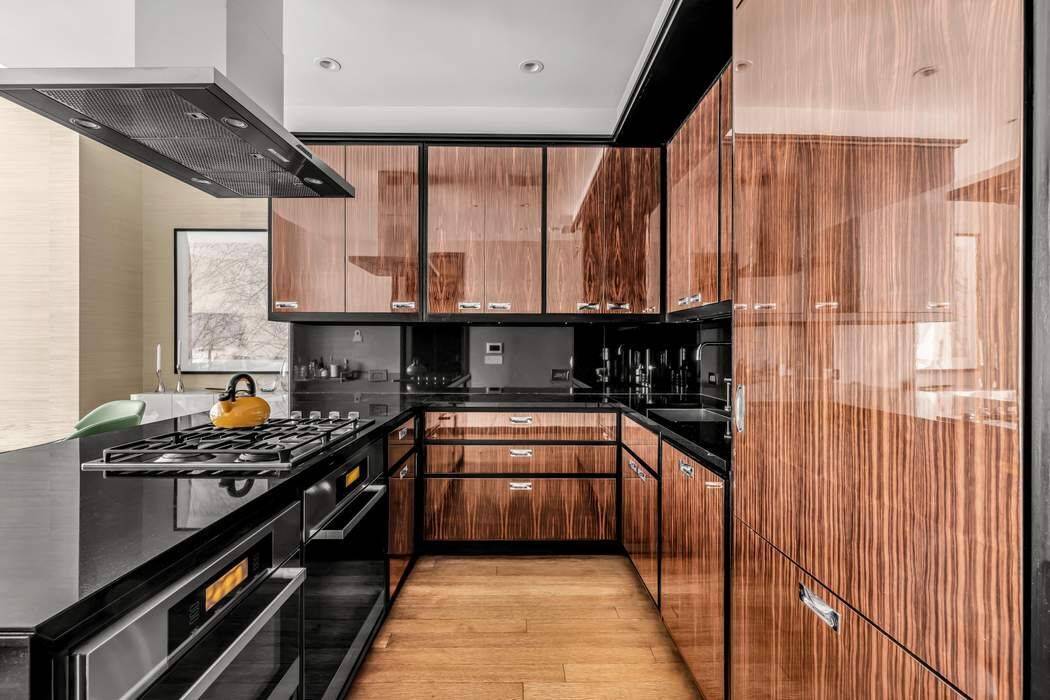 SPACIOUS amp ; FULLY FURNISHED 1 Bedroom Home Office 2 Bathrooms.