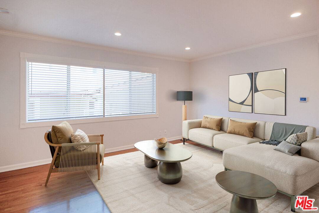 930 S Bedford St 3BR Beverlywood La