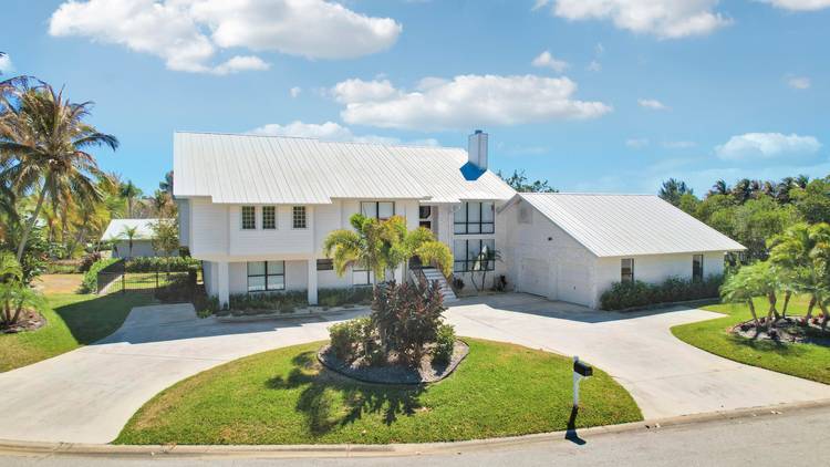 Welcome to the exclusive gated community of Mariner Cay !