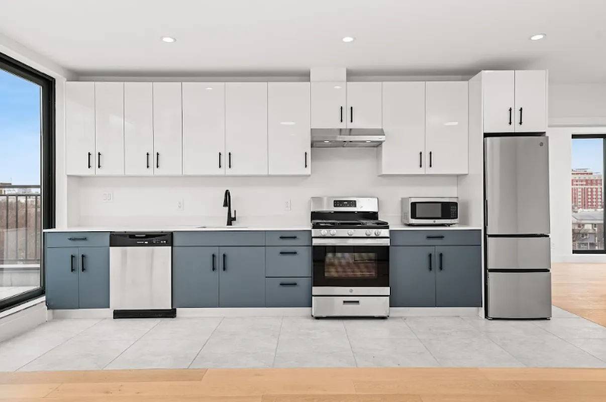 Penthouse Living in Bushwick 2 Bedroom with Private Terrace and Skyline ViewsDiscover elevated living in this exquisite penthouse apartment located in the heart of Bushwick.