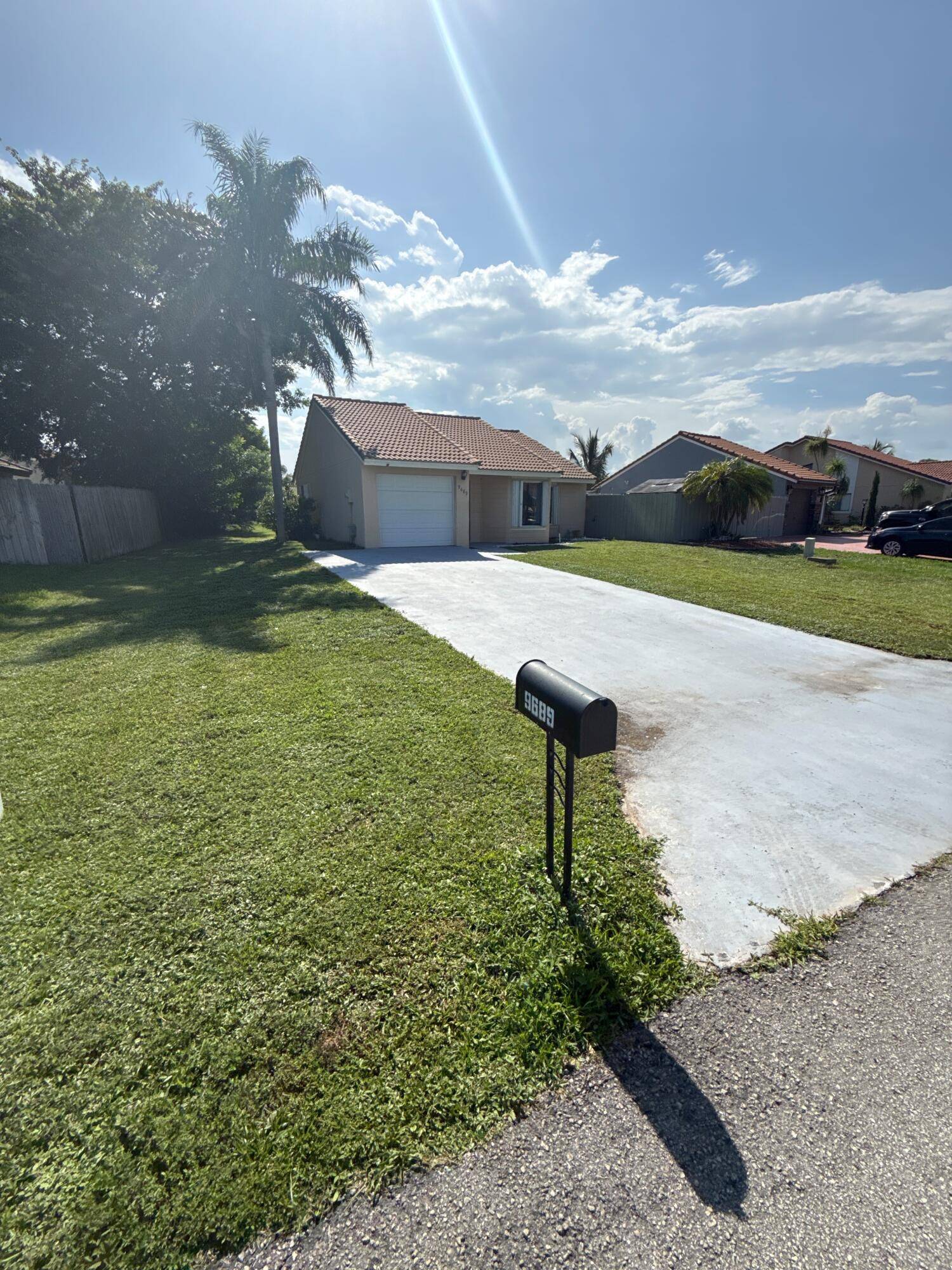 Discover the epitome of Florida living in this meticulously designed residence located in the heart of Boynton Beach.