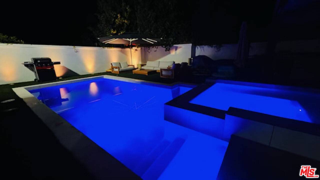 7511 W 81st St 4BR La