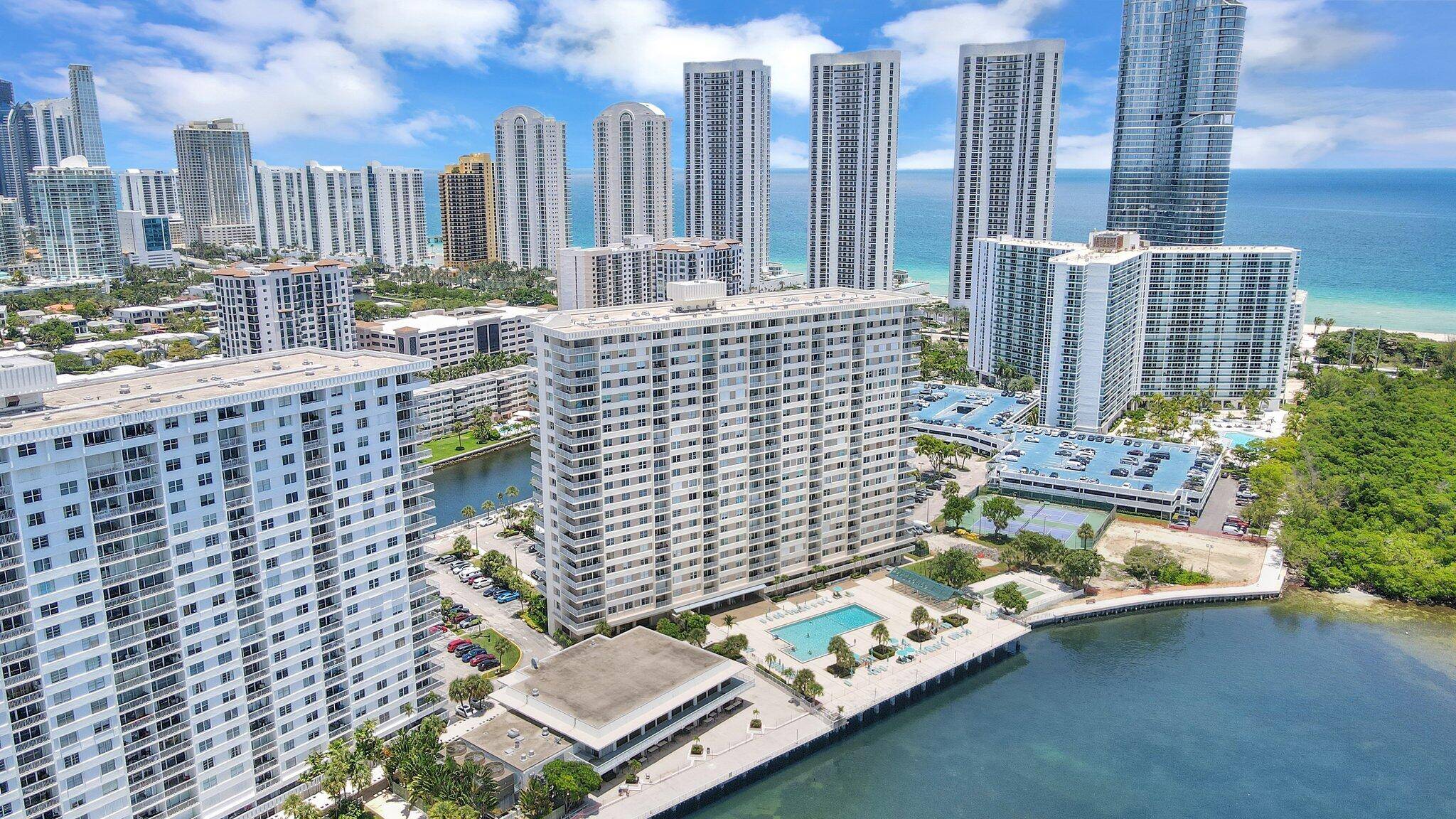 Experience elevated coastal living in the heart of Sunny Isles Beach at Arlen House.