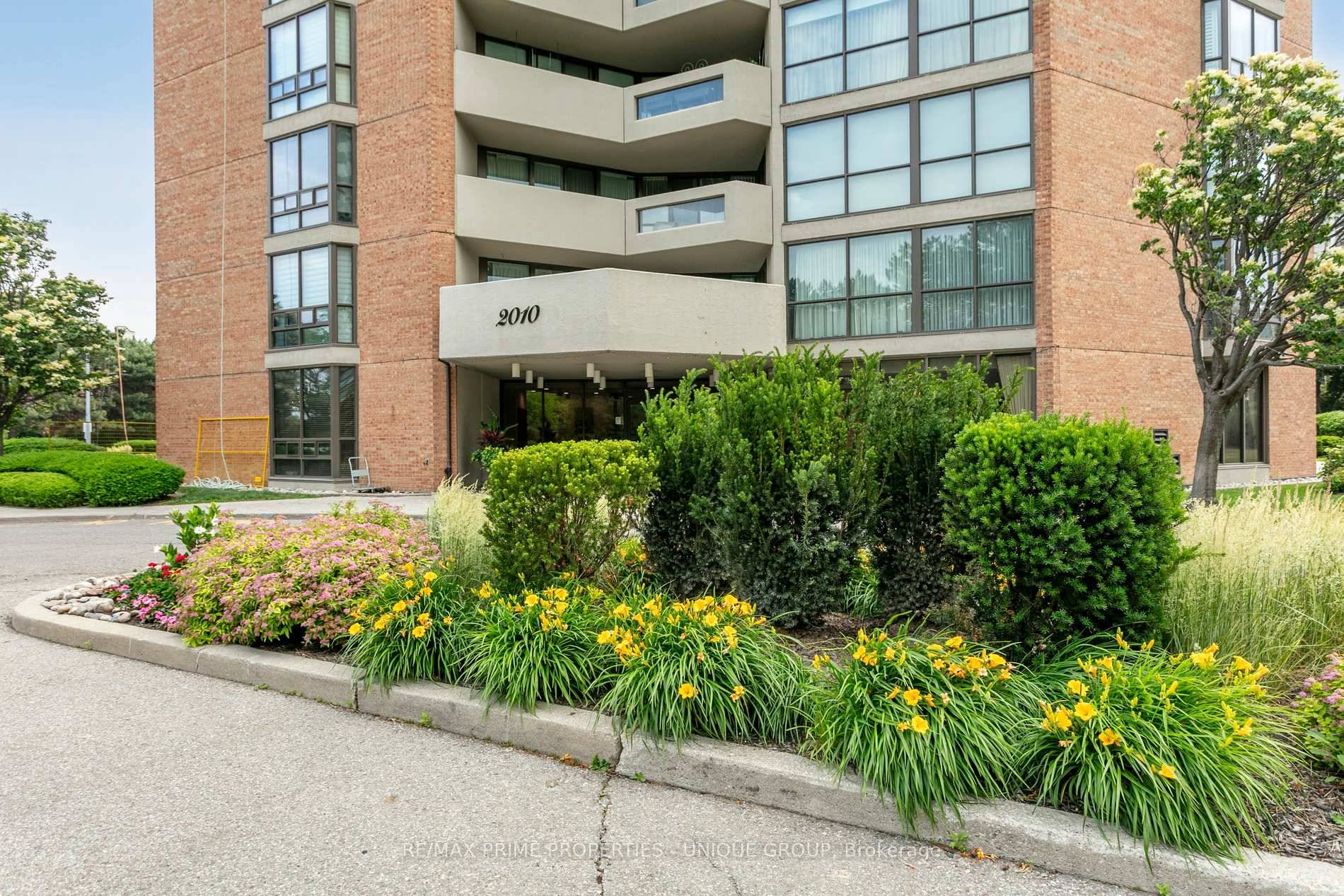 Professionally renovated throughout with top tier finishes, this spacious Tridel built suite offers 1, 525 sq.