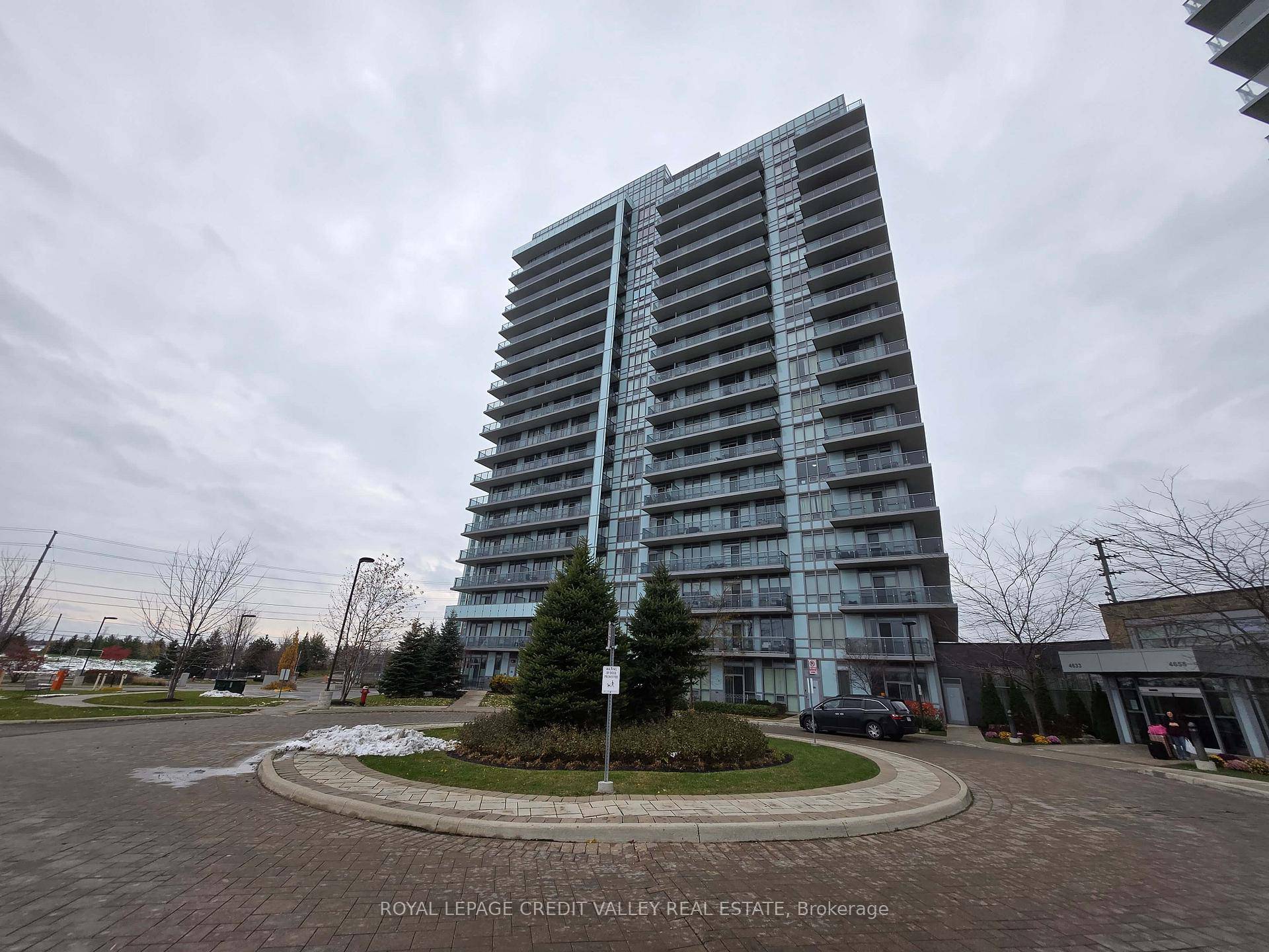 Enjoy Carefree Living In Erin Mills Mississauga.