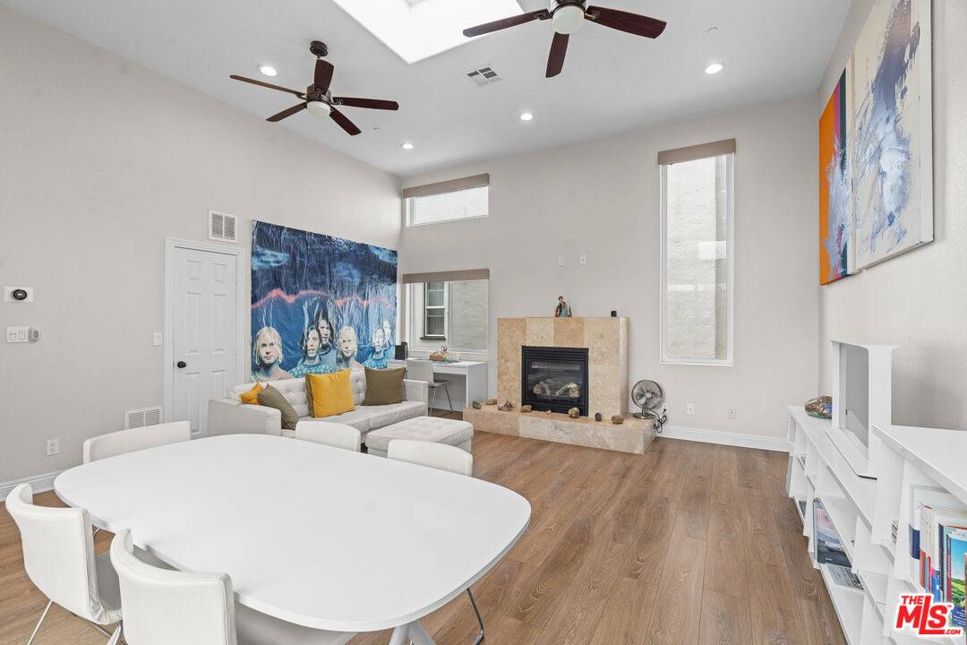 5926   Barton Ave 3BR Hancock Park La