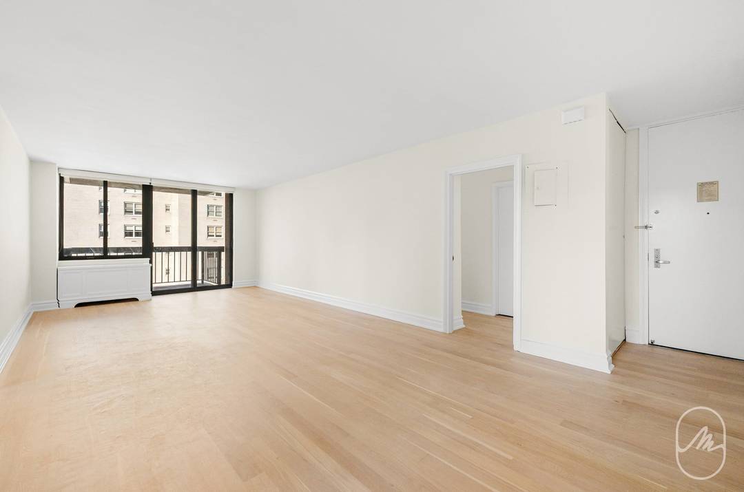Tower 67 is an impressive 49 story full service rental building located at 145 West 67th Street on the Upper West Side.