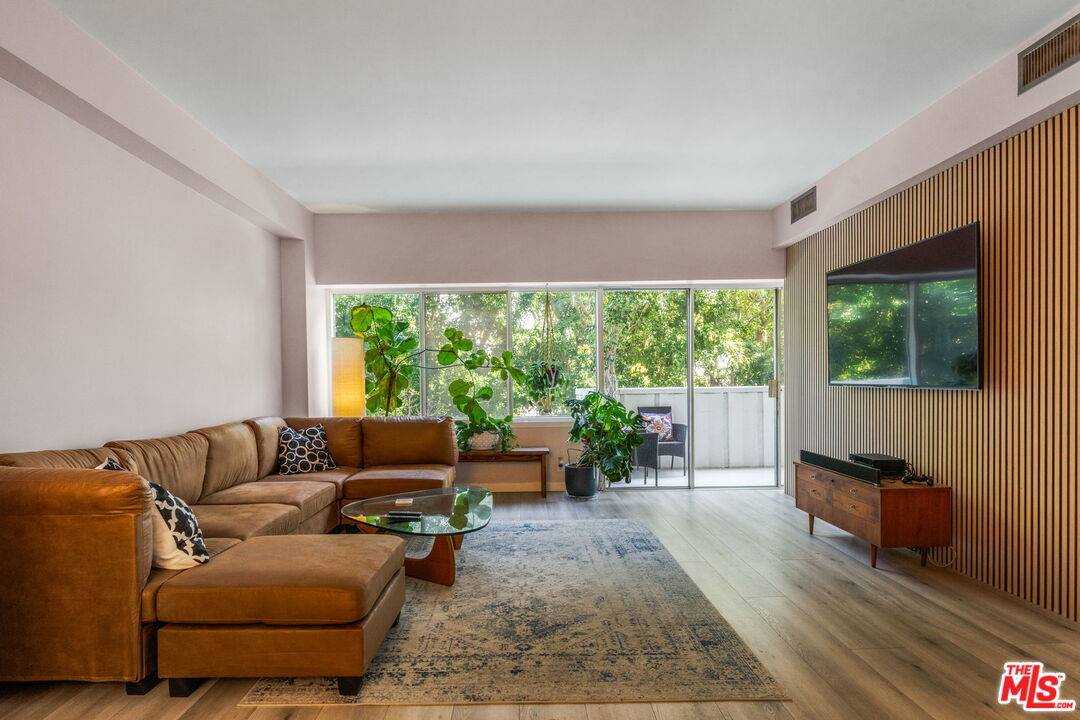 7135 Hollywood Blvd 2.0 Hollywood Hills East LA