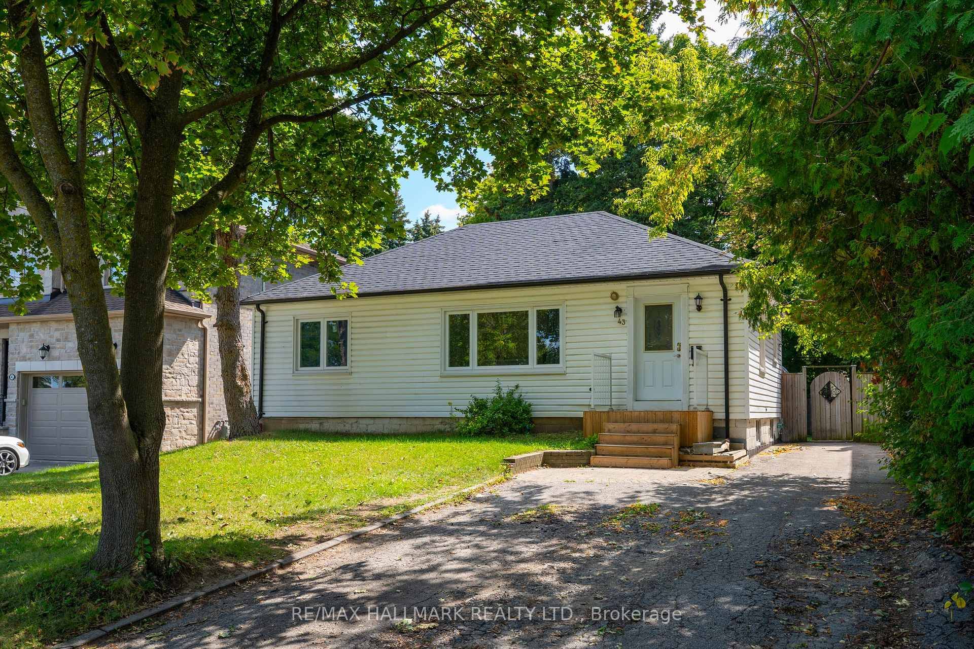 Welcome To 43 Meadowview Avenue, An Exceptional Opportunity For End Users, Investors or Home Builders In A Highly Sought After Neighborhood Surrounded By Multi Million Dollar Homes.
