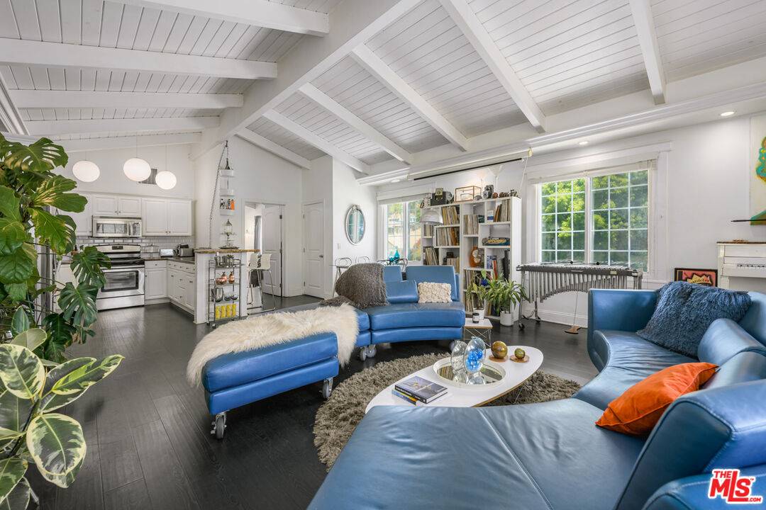 2225  N Cahuenga Blvd 3BR Hollywood Hills East La