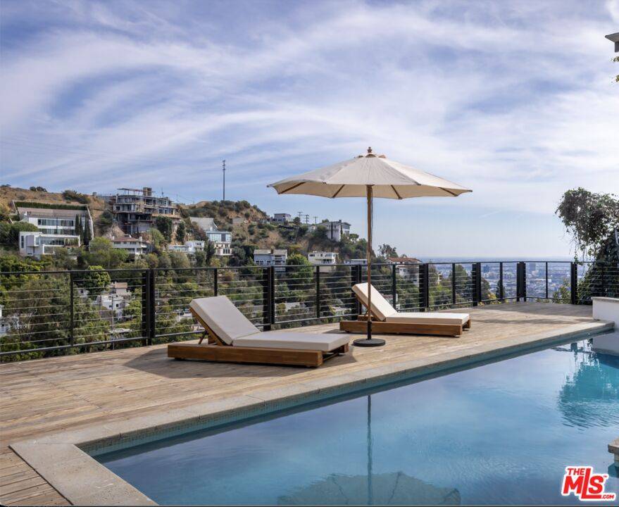 1568 Viewsite Dr 2BR Sunset Strip La