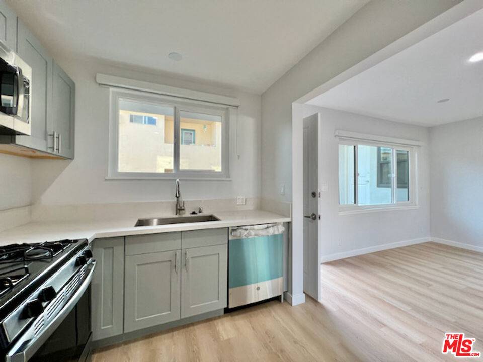 903  S Barrington AVE 2.0 Brentwood LA