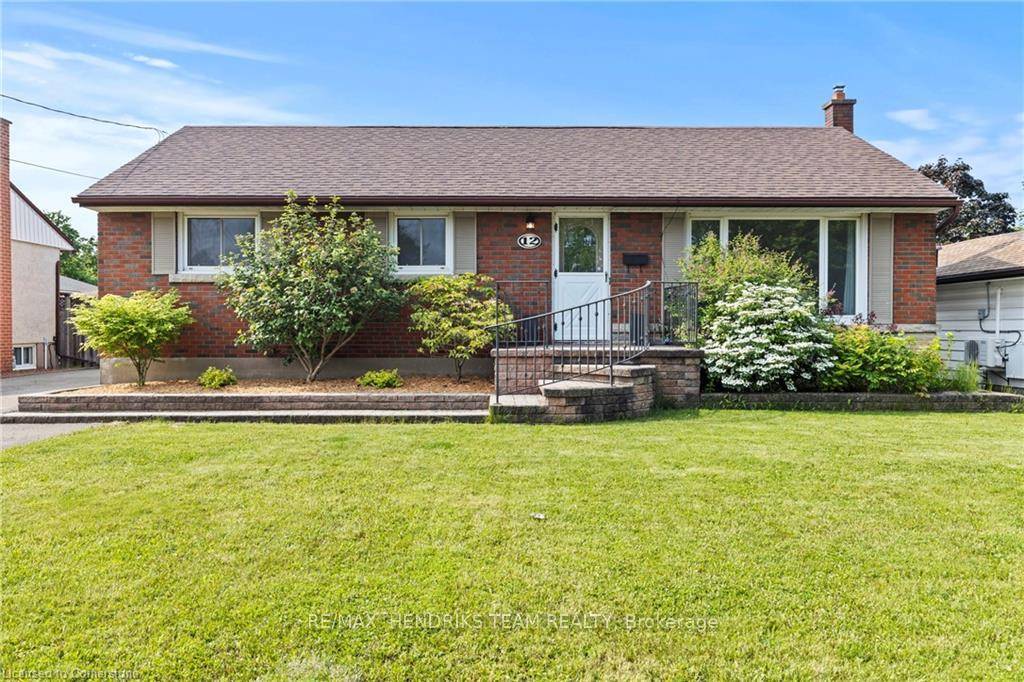 Charming 3 1 Bedroom Bungalow in Prime North End Location !