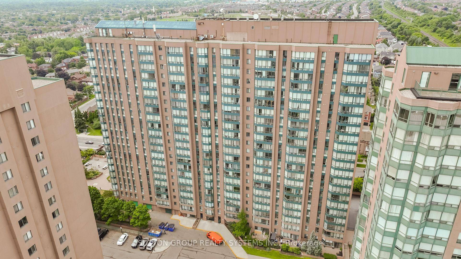 Located In One Of The Best Locations Of Mississauga.