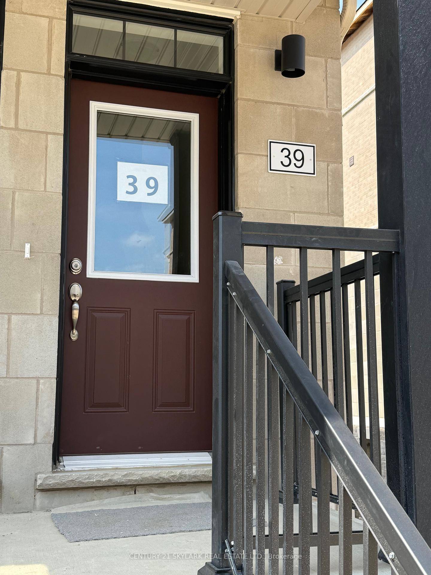 BRAND NEW NEVER LIVED IN 3 BEDROOM TOWNHOME IN APRIME LOCATION.