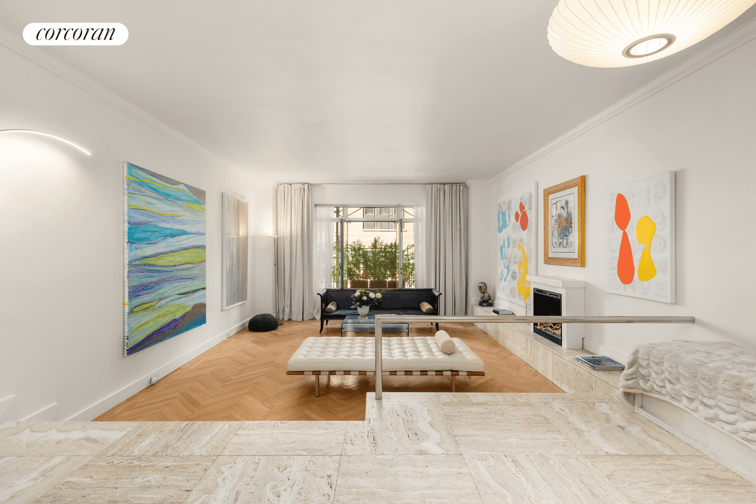 This spectacular, lofty one bedroom residence offers quiet elegance, modern comfort, and coveted southern exposure.