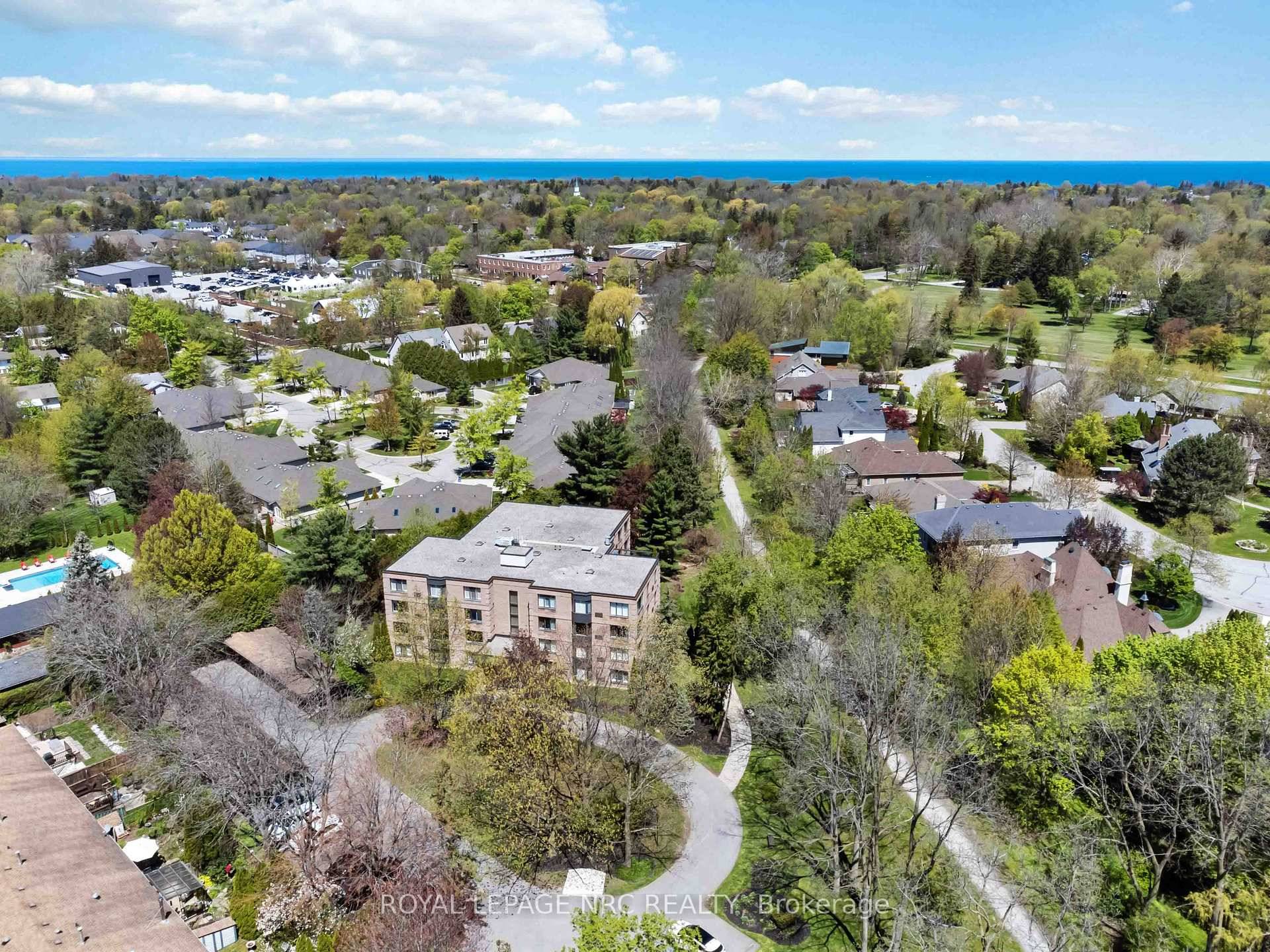 Unit 304 61 Paffard Street is an exceptional space in a well placed 16 unit condo building.