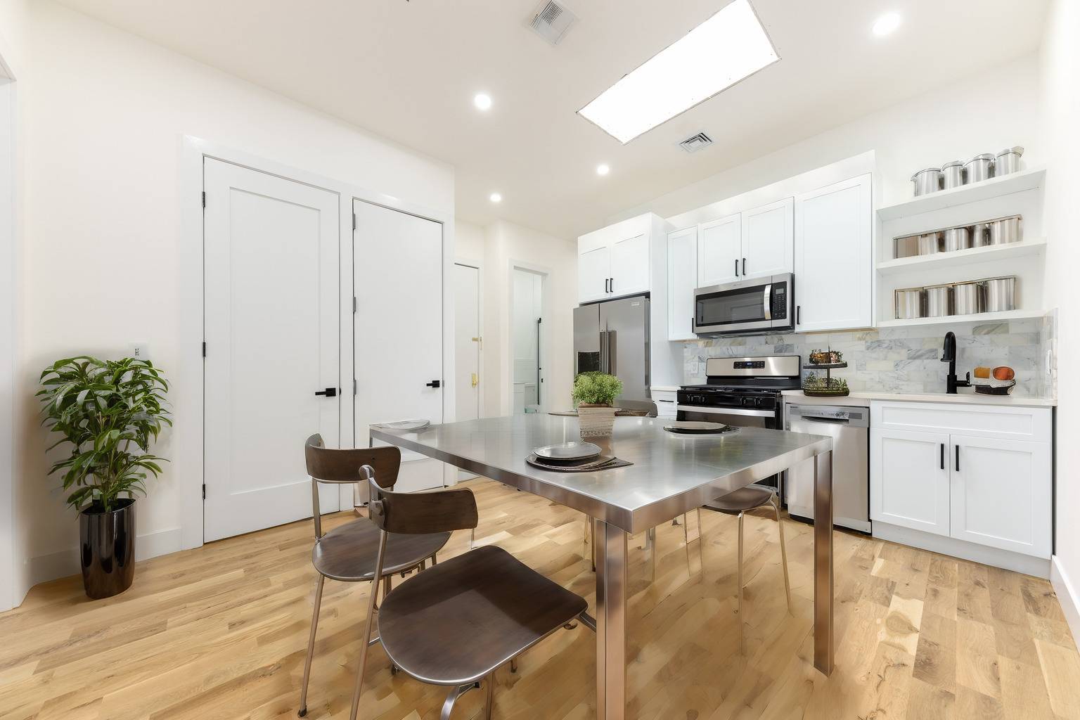 PLEASE CONTACT ME ABOUT OUR PRICING STRUCTURE Welcome to 722 Chauncey Street, 3 !