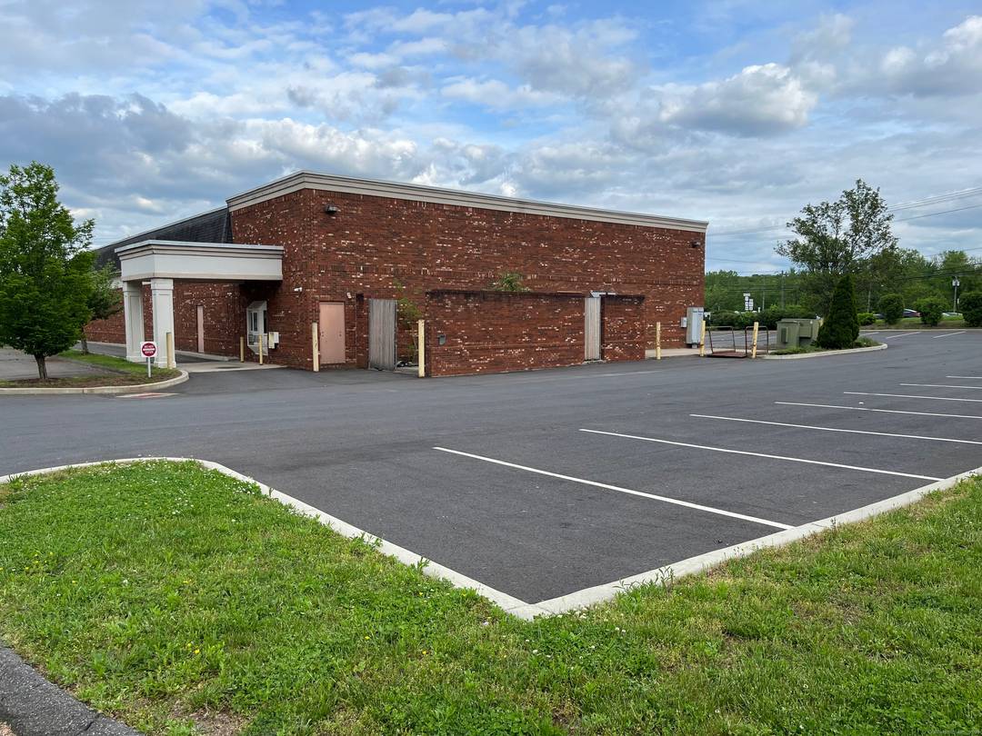 Just south of Hartford and North of New Haven.