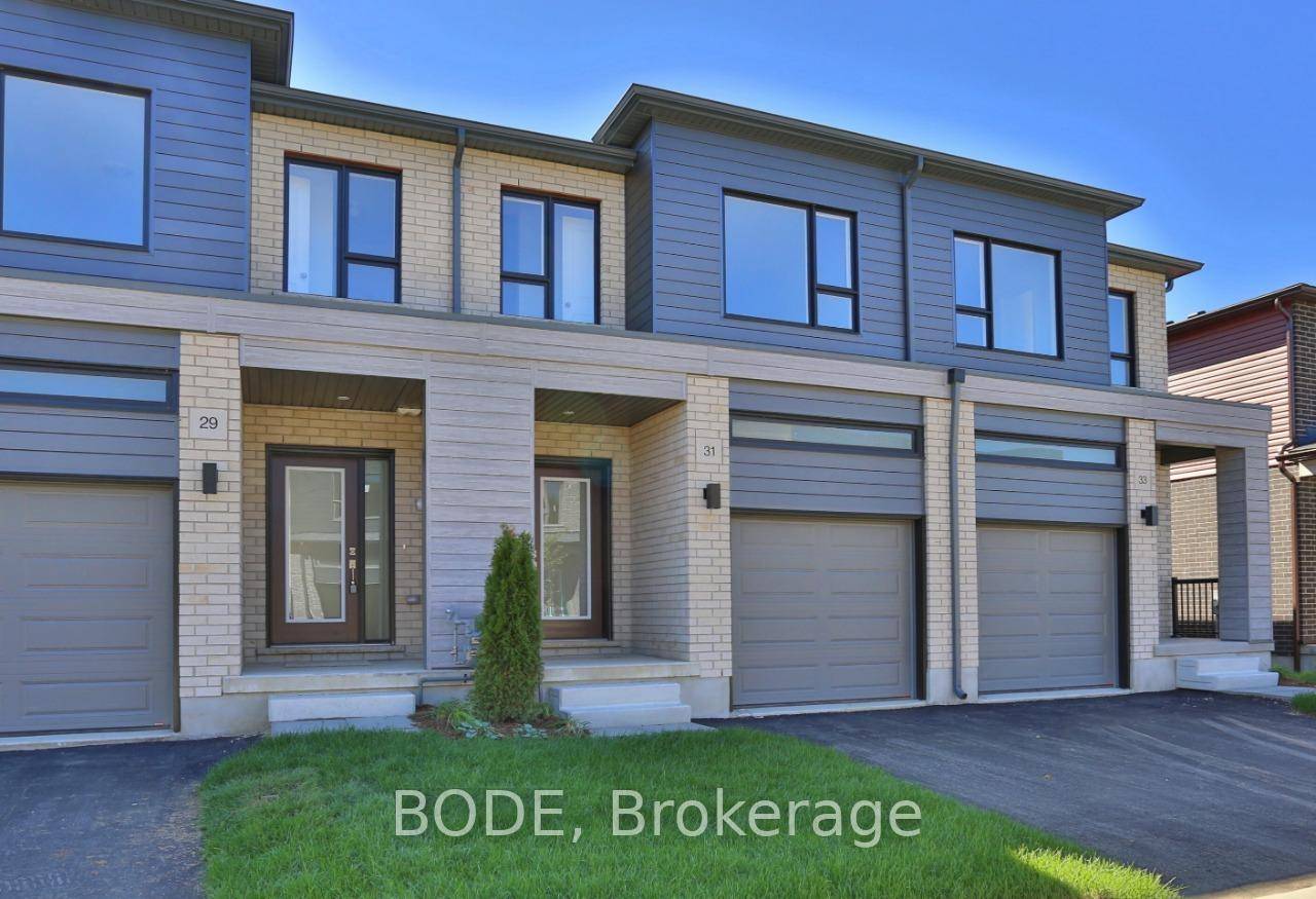 Brand new home backing onto greenspace no neighbours behind !