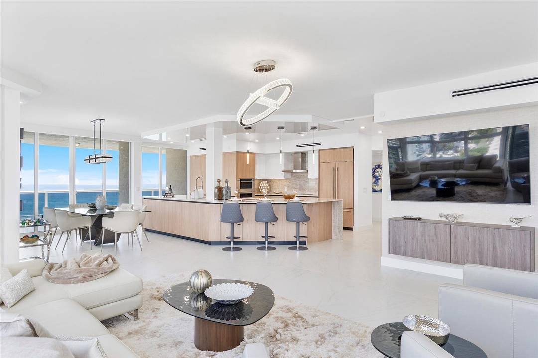 Direct Ocean for rent 6 months to 1 year.