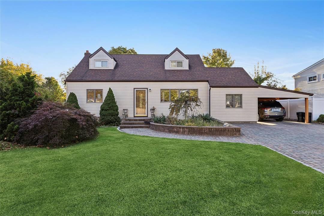 Beautifully maintained 4 bedroom, 3 bath Colonial just 10 minutes from the LIRR station perfect for easy commuting by train, ferry, or bus.