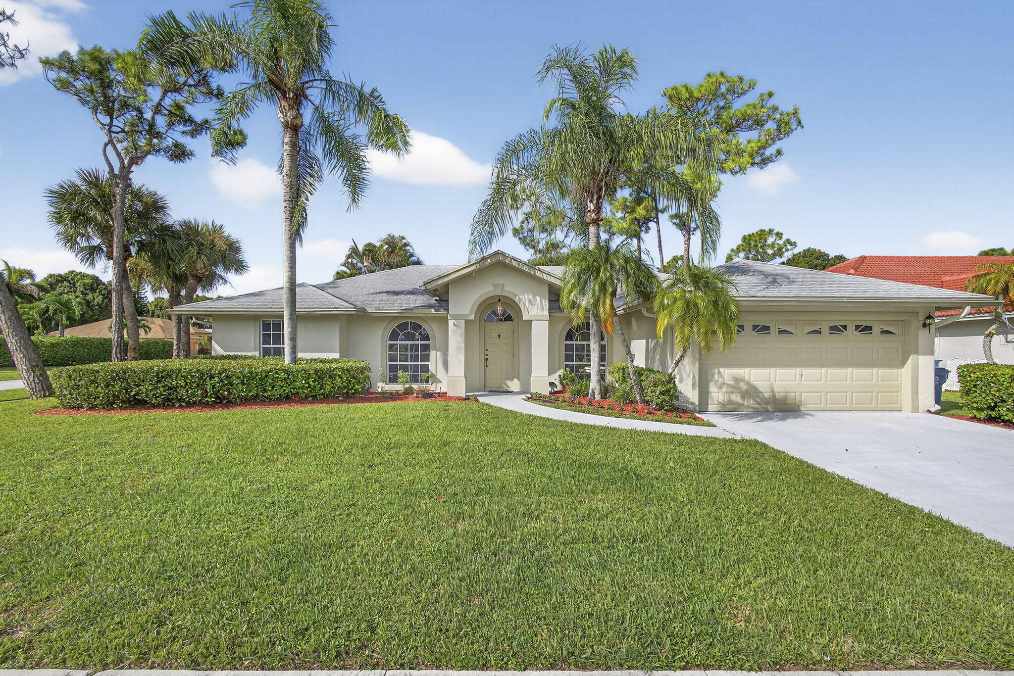Beautifully maintained 3 bedroom, 2 bath home on a spacious 1 4 acre corner lot, tucked away on a quiet cul de sac in the sought after community of Saratoga ...