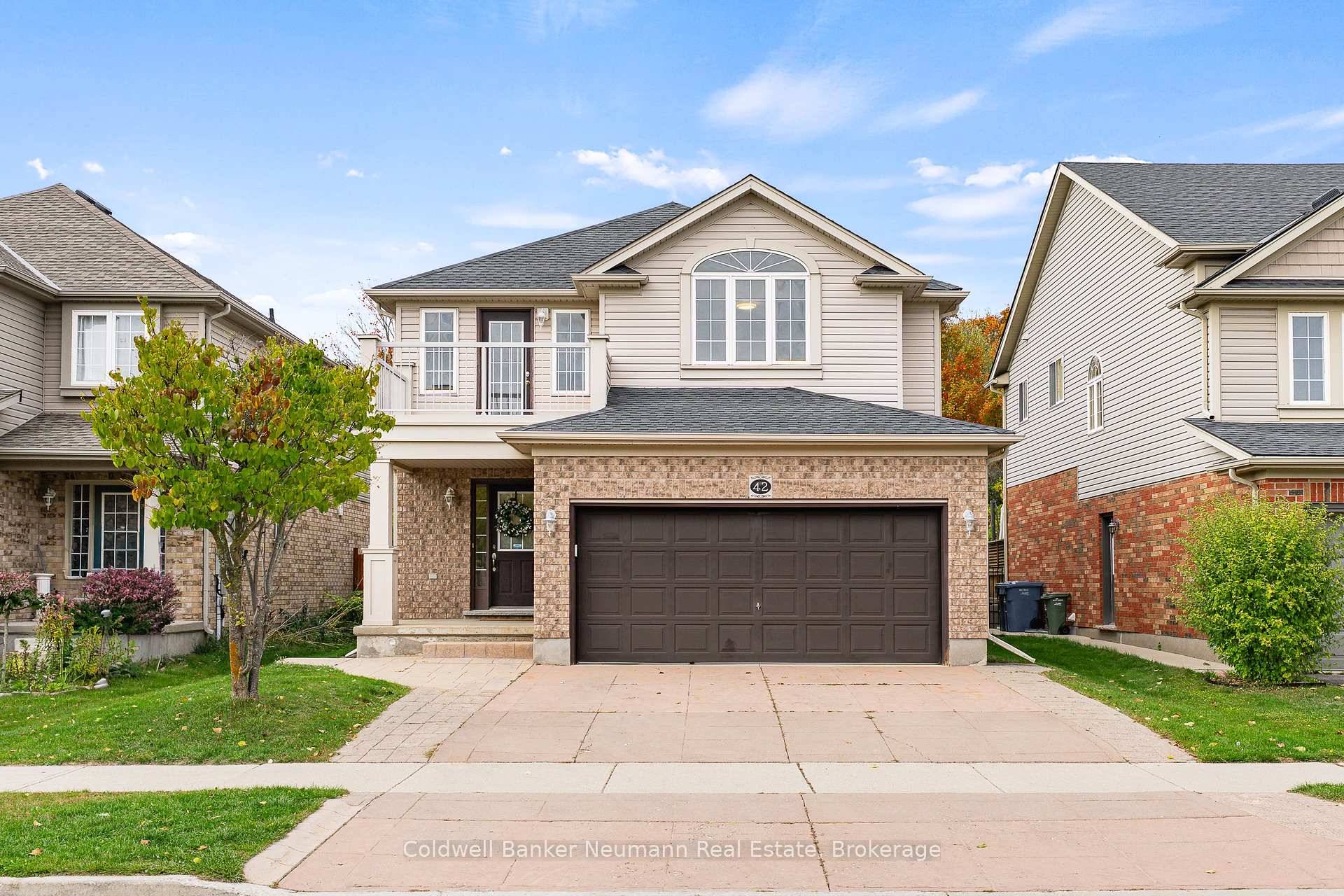 Immaculate 5 Bedroom Home Backing Onto Green Space !