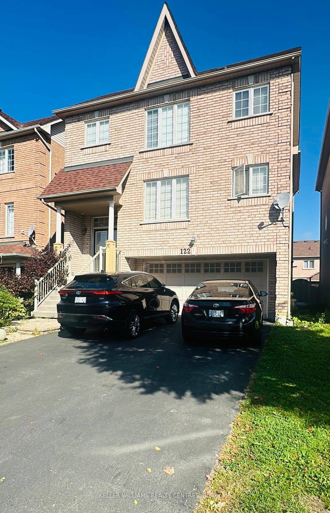 Don't miss this sun filled and spacious 1 bedroom WALK OUT BASEMENT APPARTMENT with its own PRIVATE ETRANCE !