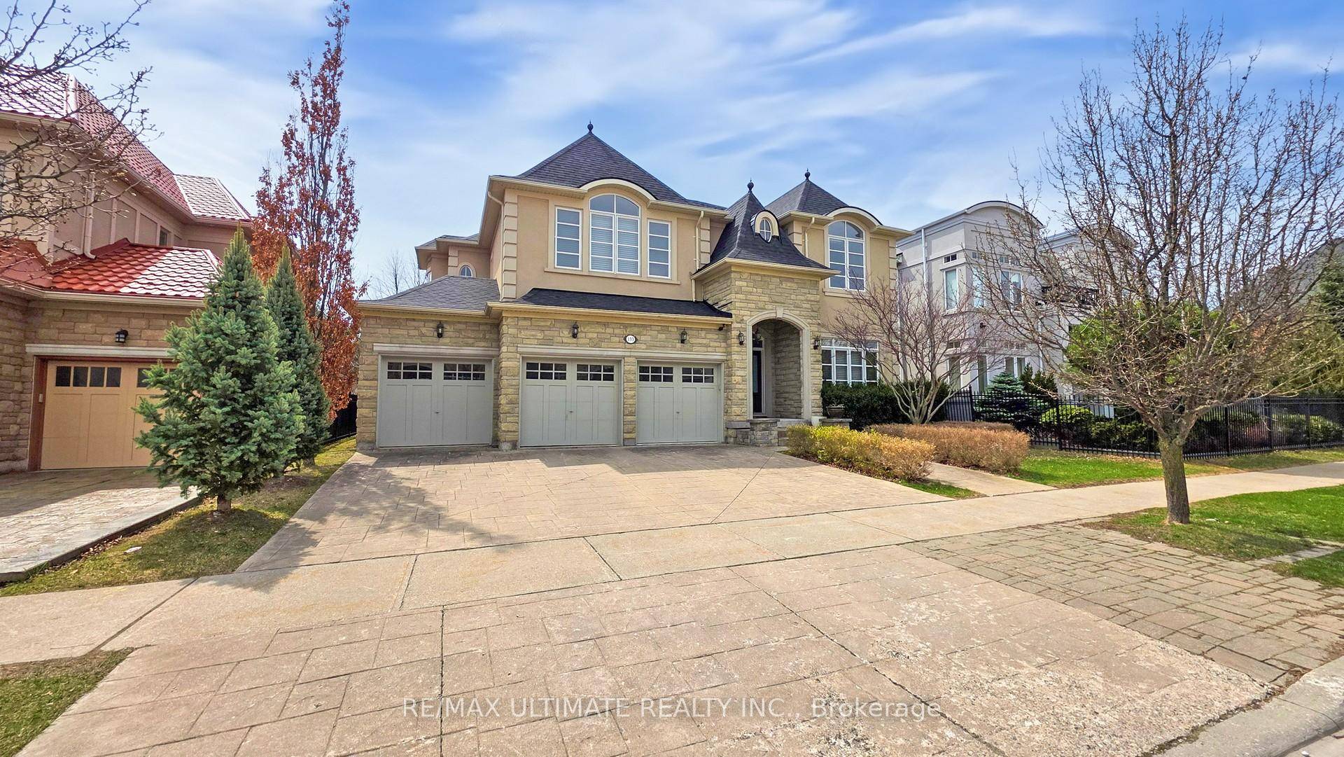 Welcome to 133 Cook's Mill Crescent a rare opportunity to own a home on one of the most coveted and family friendly streets in the Valleys of Thornhill.