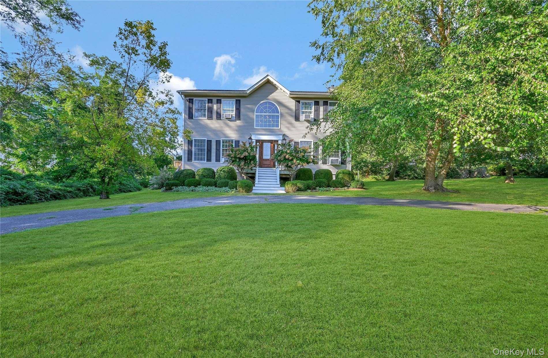 Escape to the serene charm of New Suffolk this summer with this beautiful rental property !