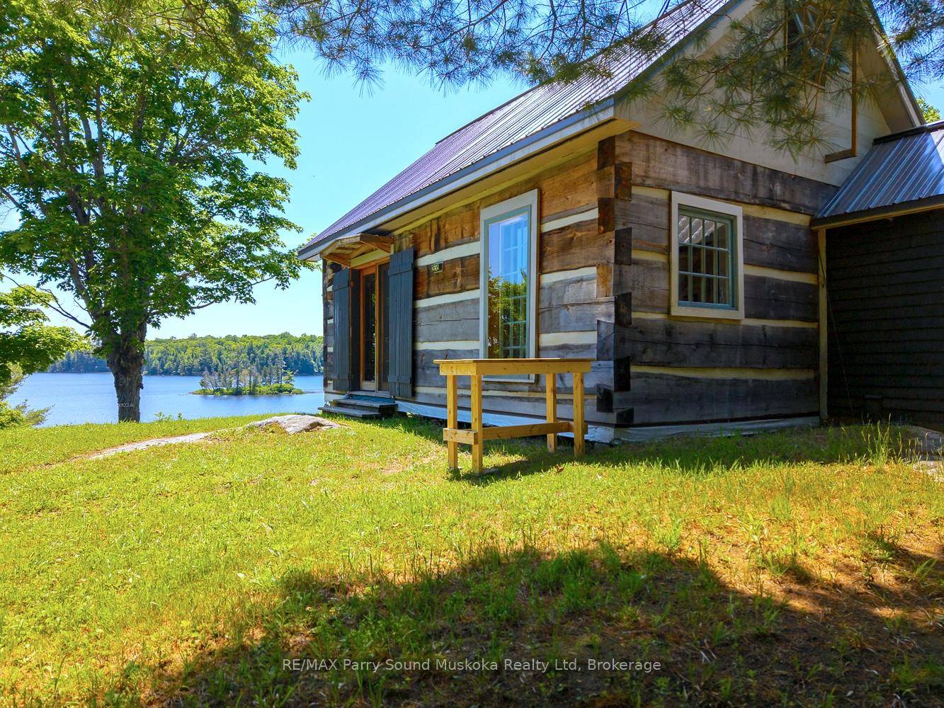 Stunning Off Grid Waterfront Retreat on Seagull Lake !