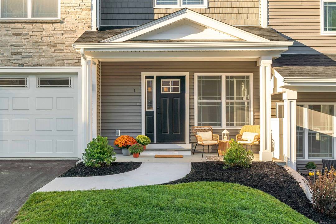 BEAUTIFUL CUSTOM BUILT CONDOMINIUMS IN A SCENIC AREA OF DAYVILLE !